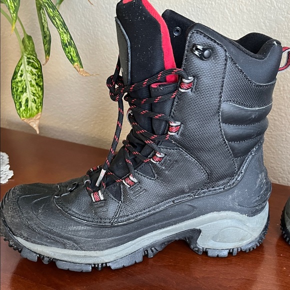 Columbia Black and Red Insulated Boots - Picture 12 of 13